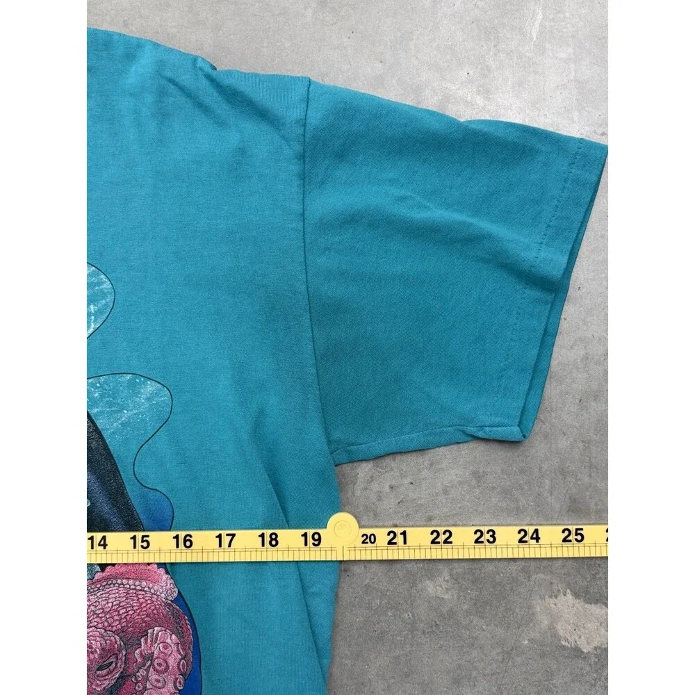 Vintage 90's Sea World Nature T Shirt Single Stitch Size L